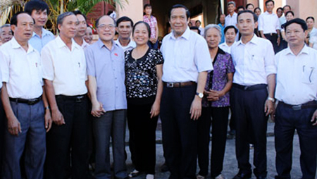 Presidente del Parlamento contacta con legisladores en Ha Tinh